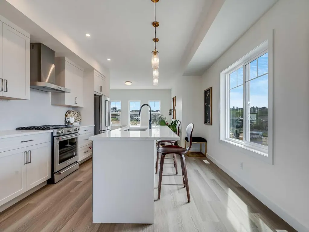 2231 81st Street SW Calgary AB T3H 3V8