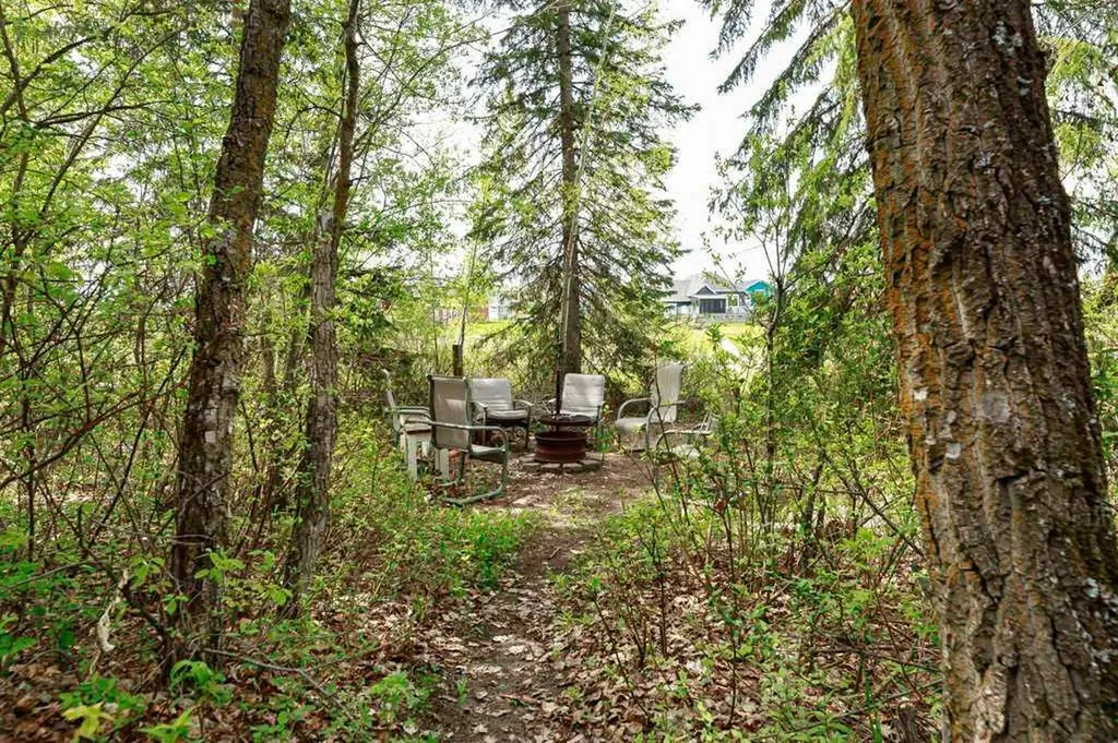 276 Canal Street Rural Ponoka County AB T0C 2J0