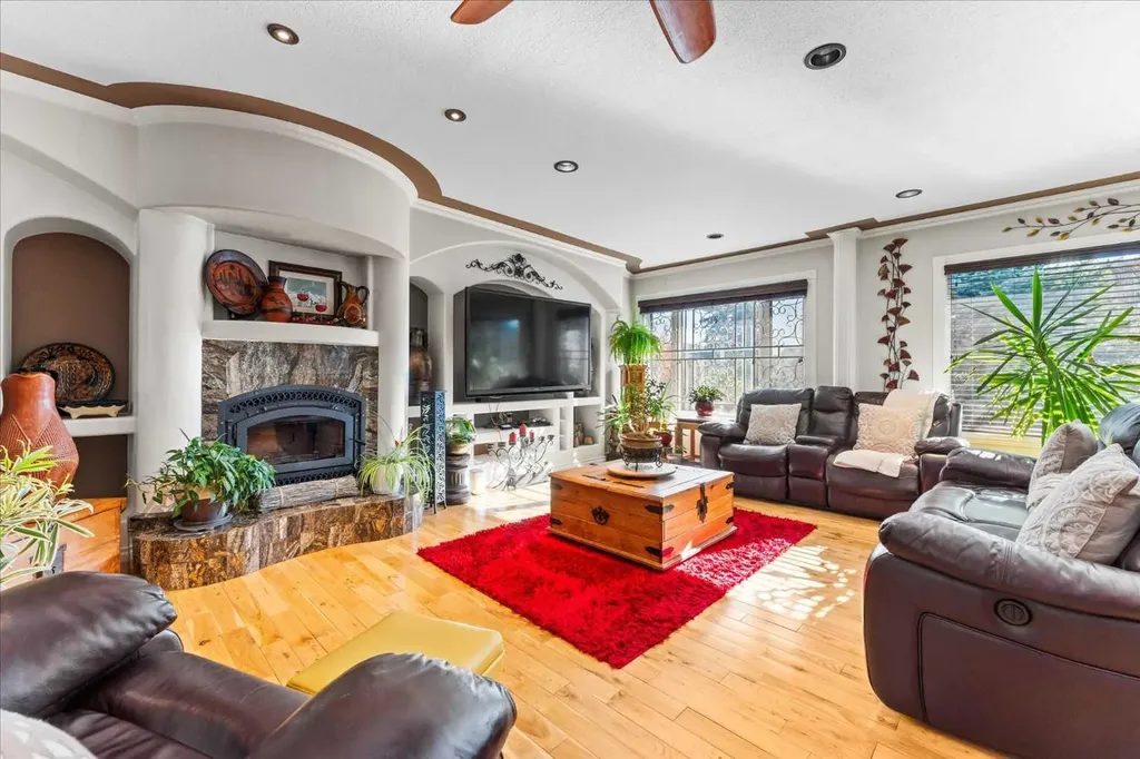 11124 110a Avenue Edmonton AB T5H 1K1