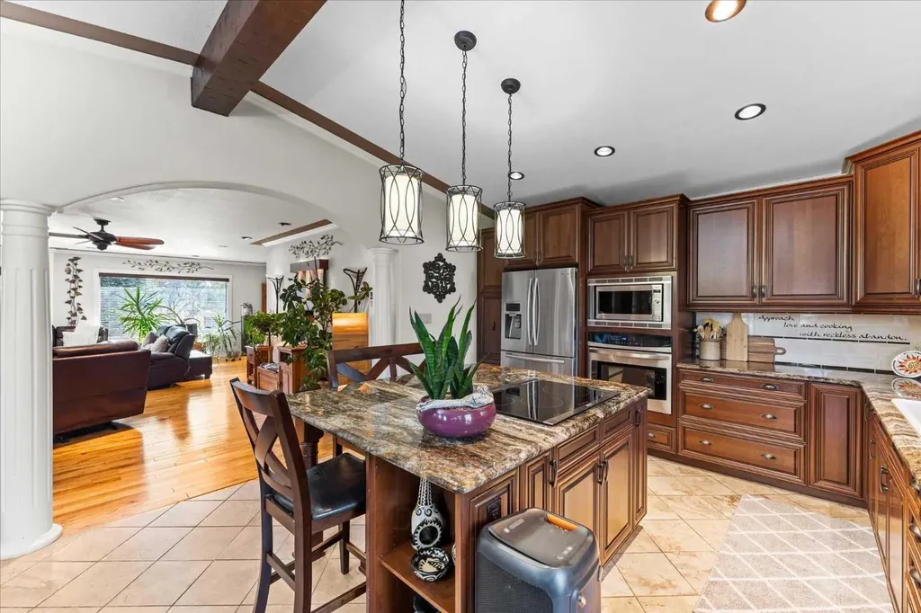 11124 110a Avenue Edmonton AB T5H 1K1