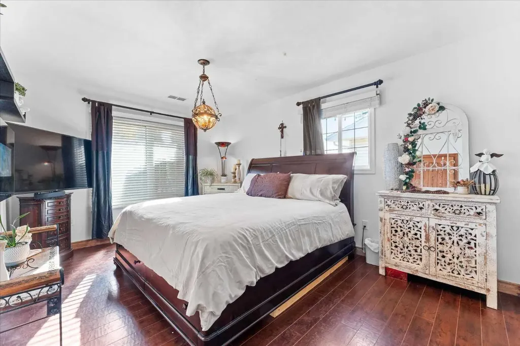 11124 110a Avenue Edmonton AB T5H 1K1