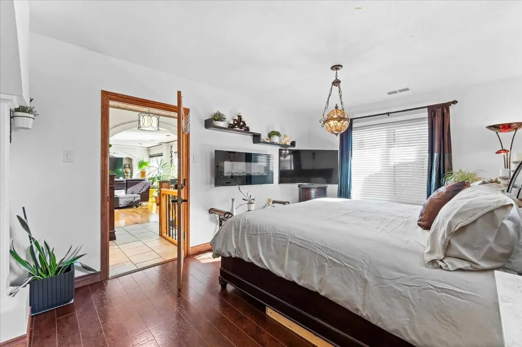 11124 110a Avenue Edmonton AB T5H 1K1