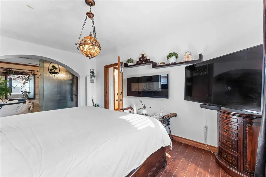 11124 110a Avenue Edmonton AB T5H 1K1