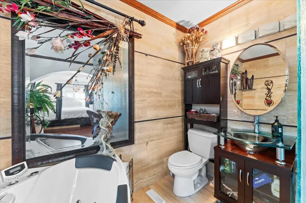 11124 110a Avenue Edmonton AB T5H 1K1