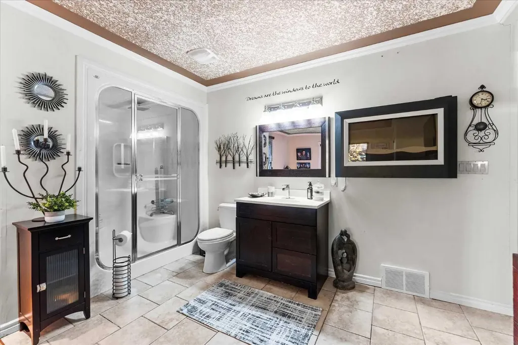 11124 110a Avenue Edmonton AB T5H 1K1