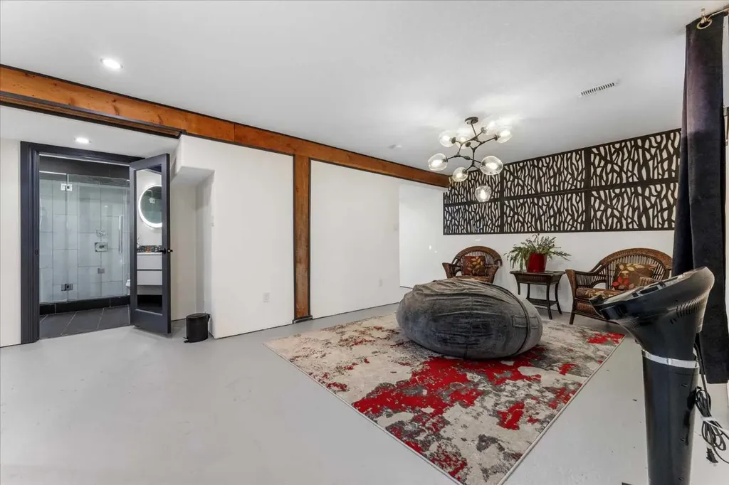 11124 110a Avenue Edmonton AB T5H 1K1