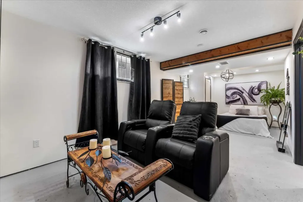 11124 110a Avenue Edmonton AB T5H 1K1