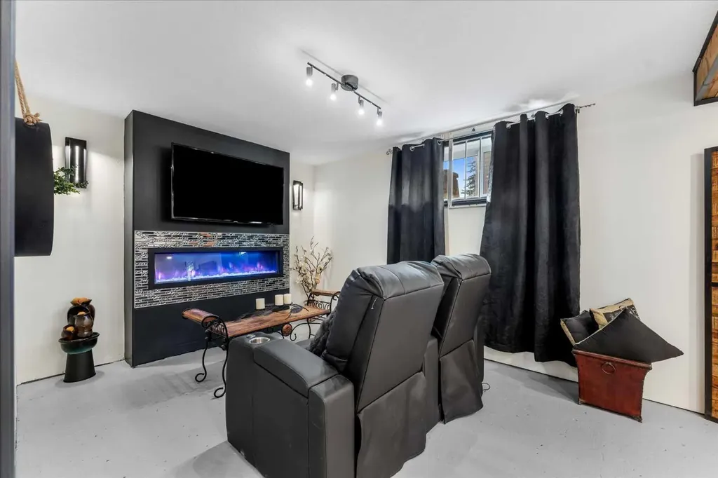 11124 110a Avenue Edmonton AB T5H 1K1