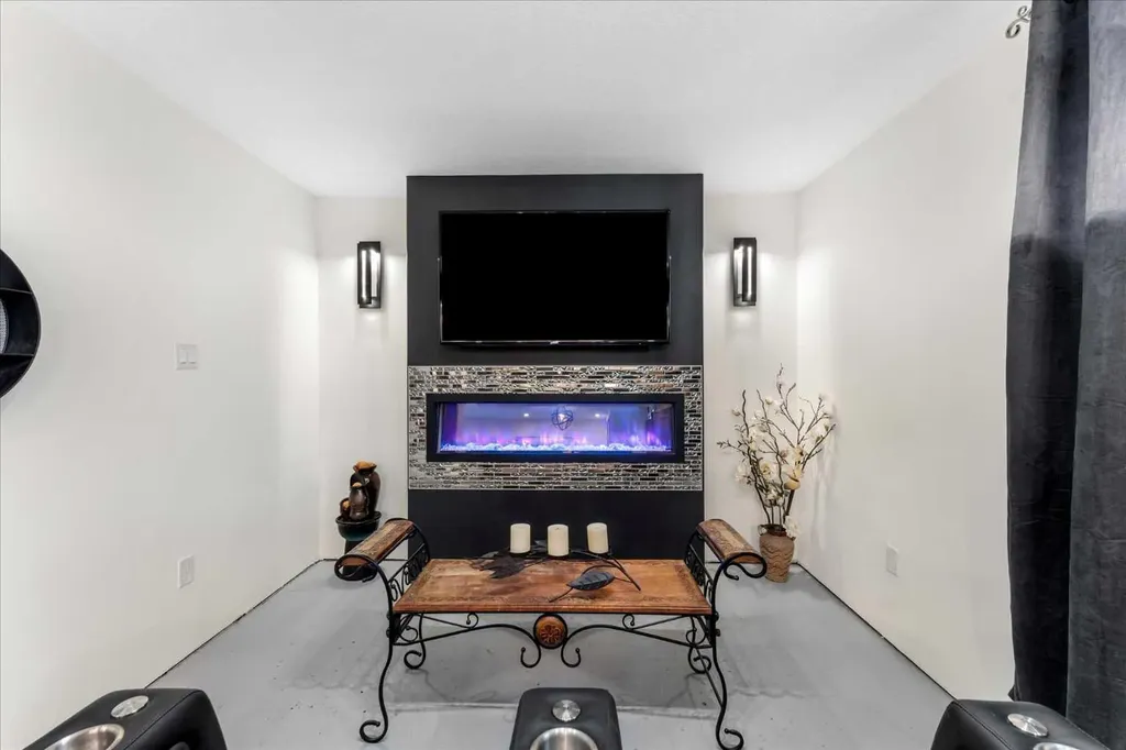 11124 110a Avenue Edmonton AB T5H 1K1