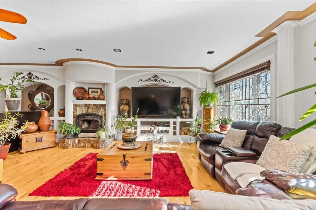 11124 110a Avenue Edmonton AB T5H 1K1