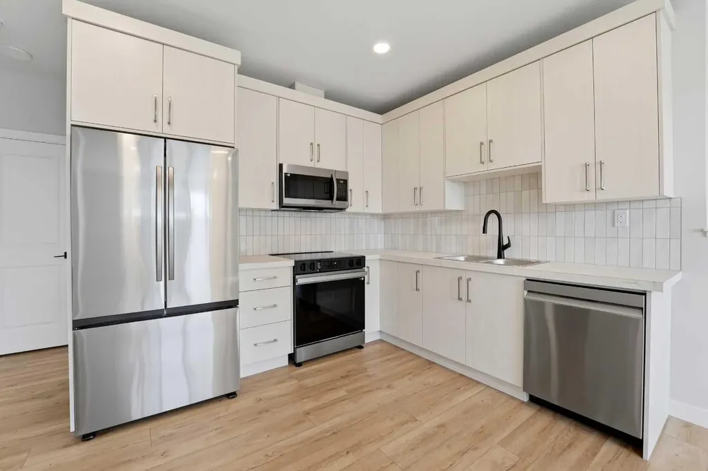 41 Emmett Crescent Red Deer AB T4P 3G8