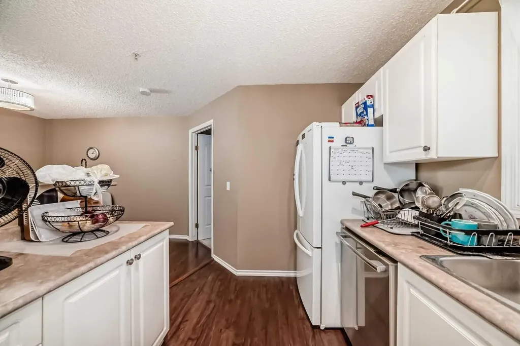 6000 Somervale Court SW Calgary AB T2Y 4J4