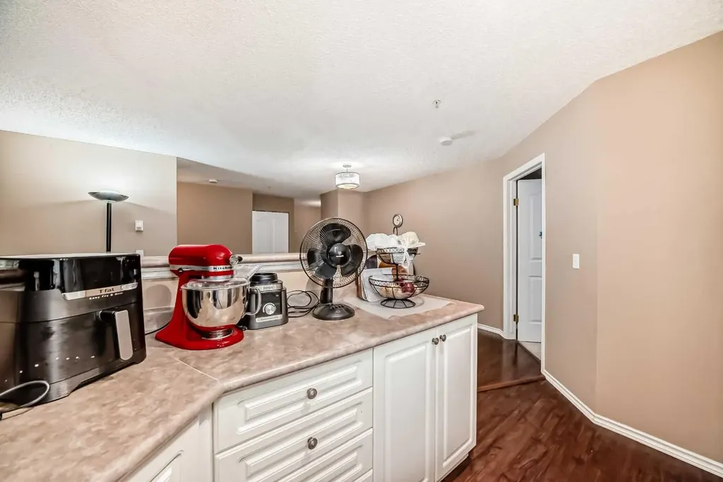 6000 Somervale Court SW Calgary AB T2Y 4J4