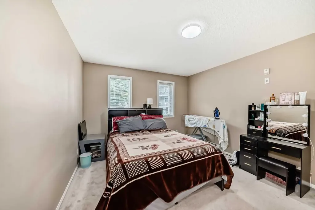 6000 Somervale Court SW Calgary AB T2Y 4J4