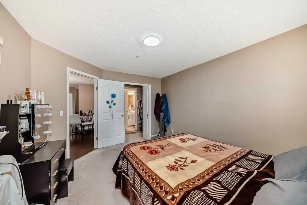 6000 Somervale Court SW Calgary AB T2Y 4J4