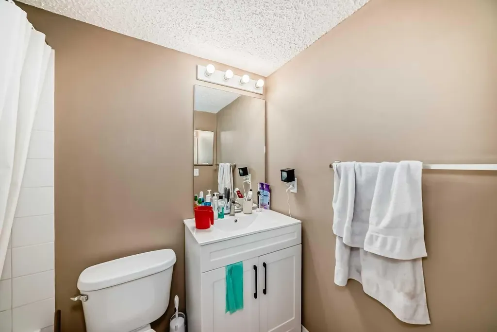 6000 Somervale Court SW Calgary AB T2Y 4J4