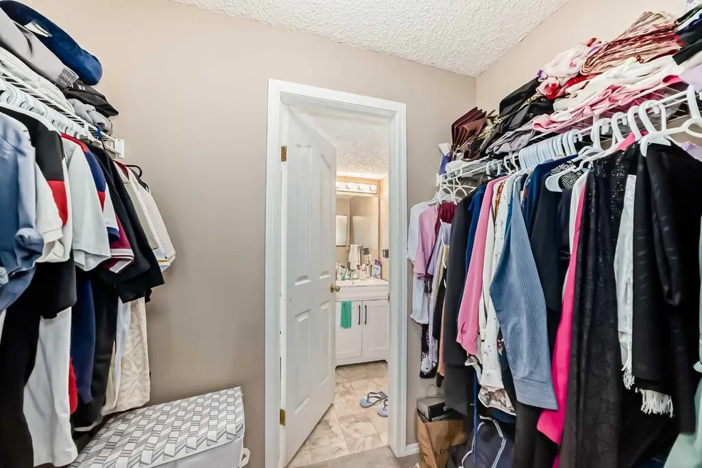 6000 Somervale Court SW Calgary AB T2Y 4J4