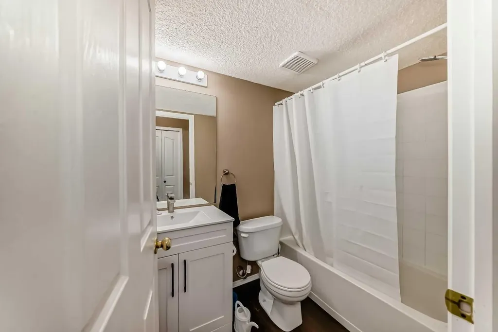 6000 Somervale Court SW Calgary AB T2Y 4J4