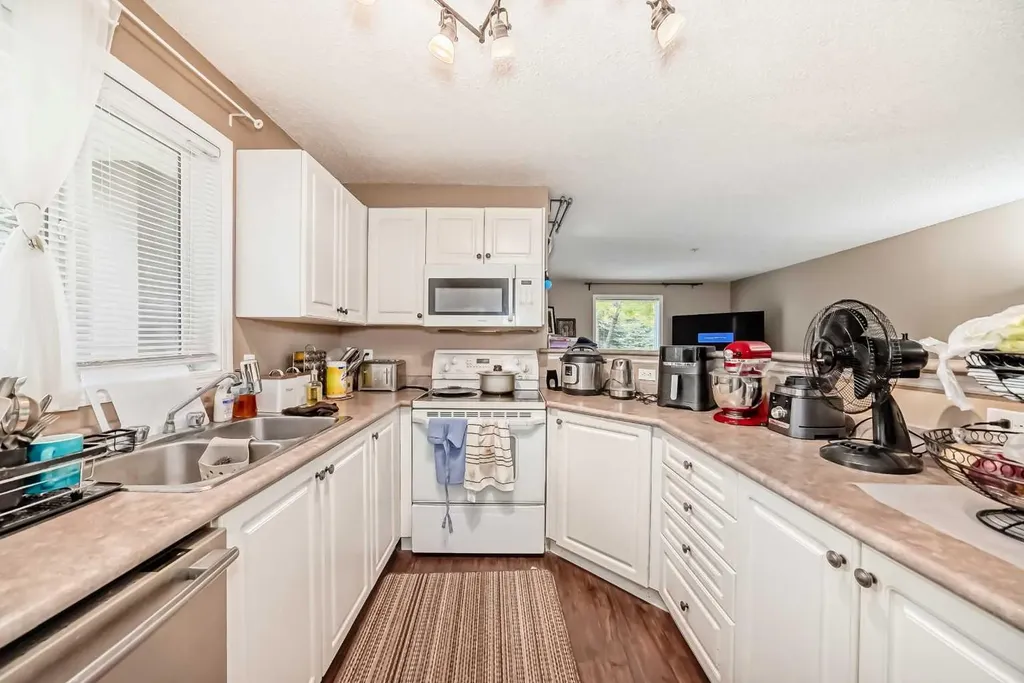 6000 Somervale Court SW Calgary AB T2Y 4J4