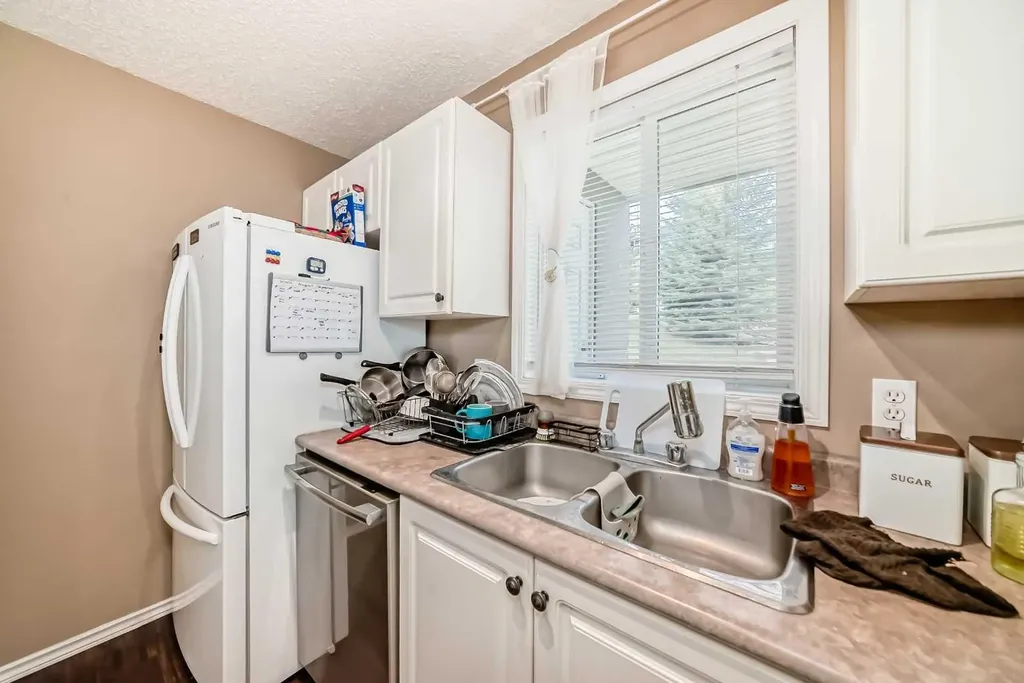 6000 Somervale Court SW Calgary AB T2Y 4J4