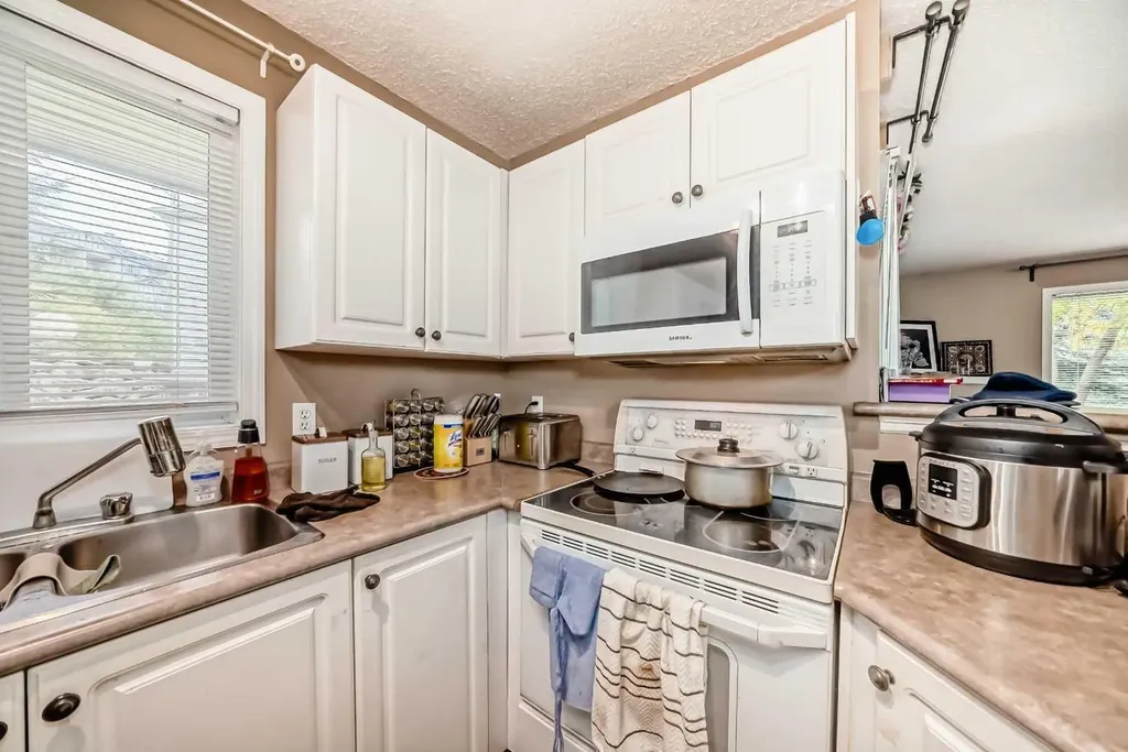 6000 Somervale Court SW Calgary AB T2Y 4J4