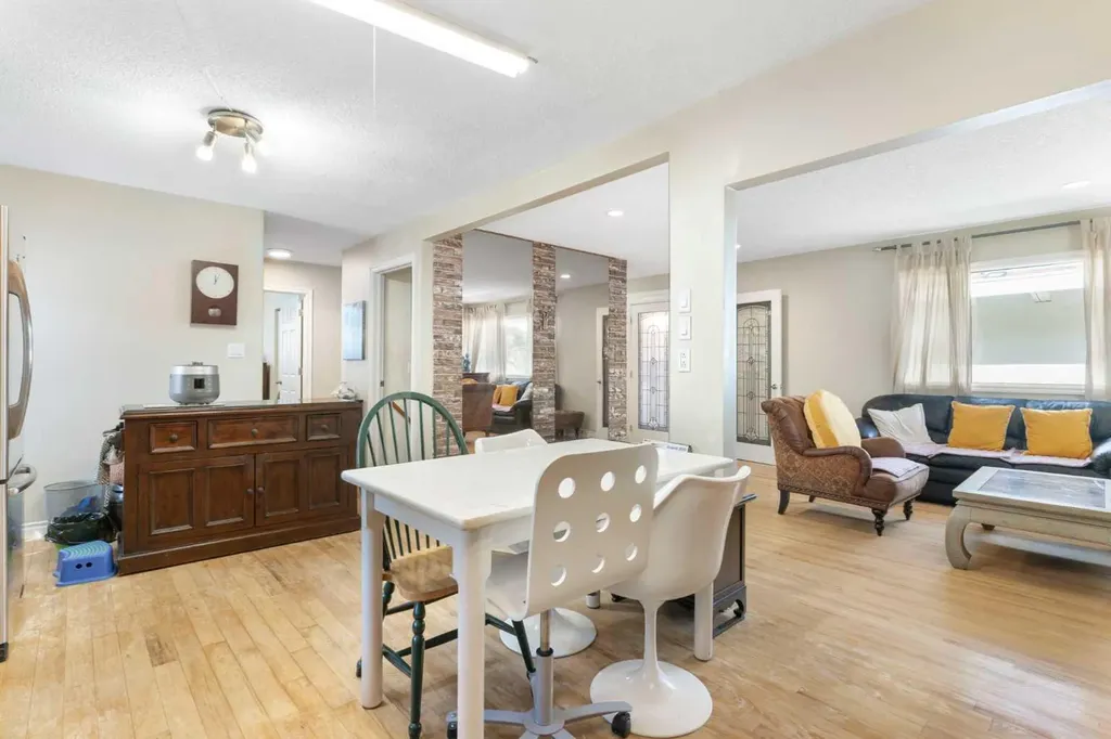 87 Hillgrove Drive SW Calgary AB T2V 3L8