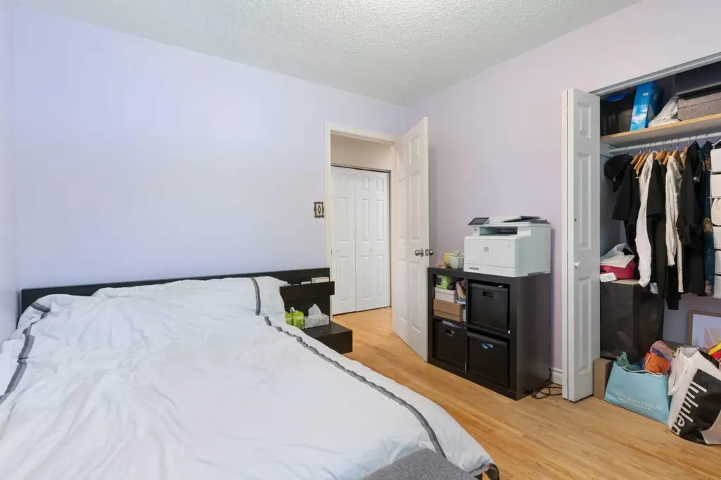 87 Hillgrove Drive SW Calgary AB T2V 3L8