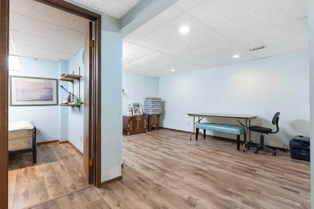 87 Hillgrove Drive SW Calgary AB T2V 3L8