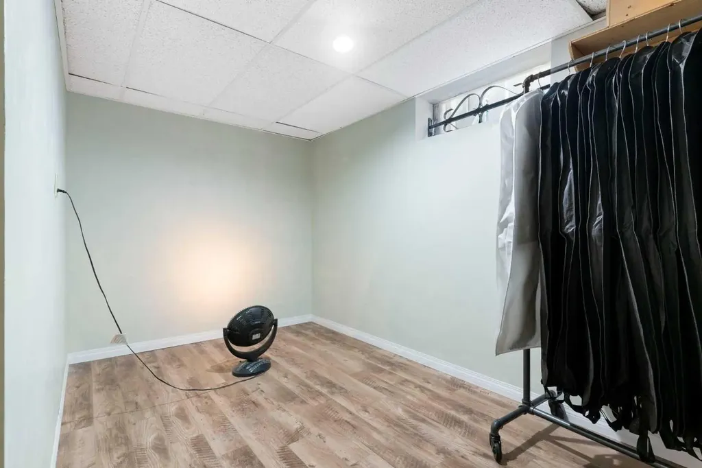 87 Hillgrove Drive SW Calgary AB T2V 3L8