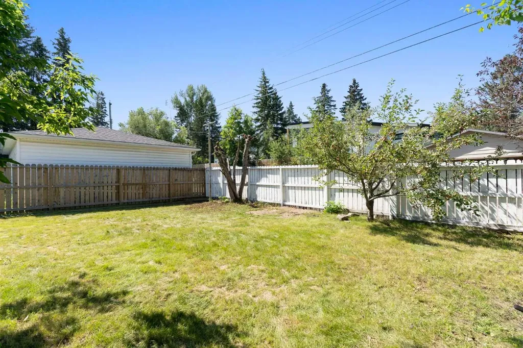 87 Hillgrove Drive SW Calgary AB T2V 3L8