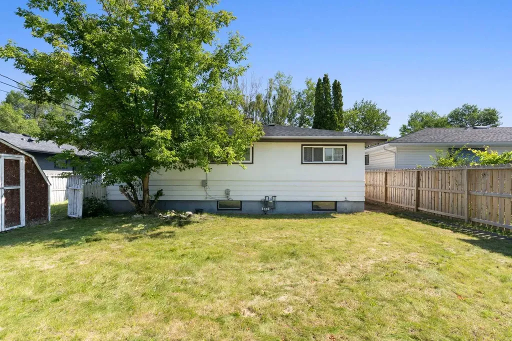 87 Hillgrove Drive SW Calgary AB T2V 3L8
