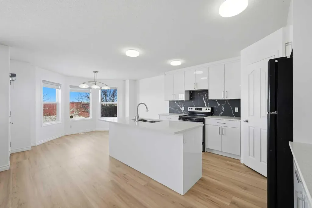 165 Saddlecrest Way NE Calgary AB T3J 5N1
