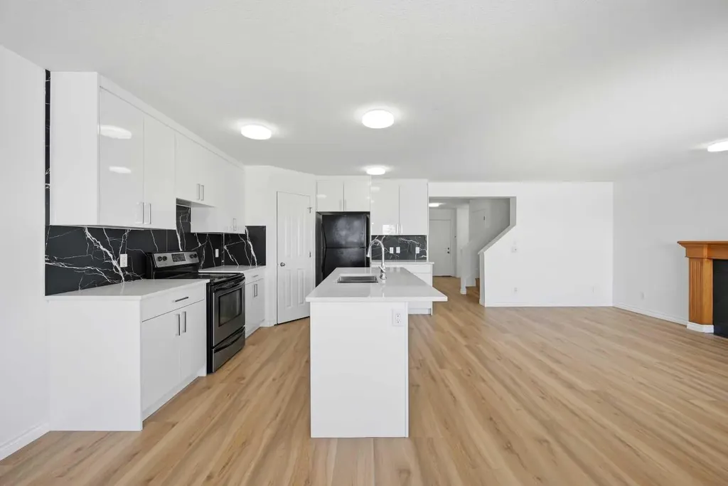165 Saddlecrest Way NE Calgary AB T3J 5N1