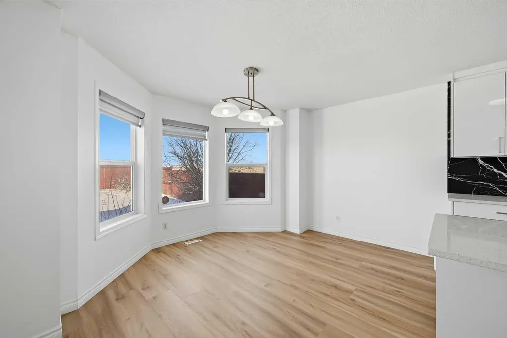 165 Saddlecrest Way NE Calgary AB T3J 5N1