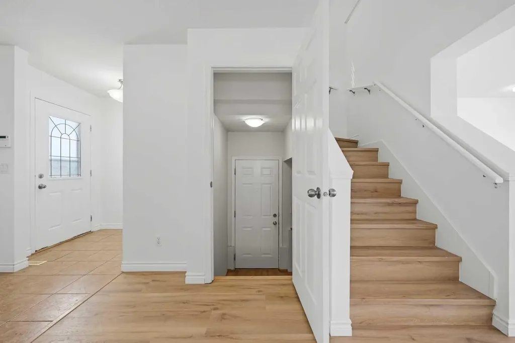 165 Saddlecrest Way NE Calgary AB T3J 5N1