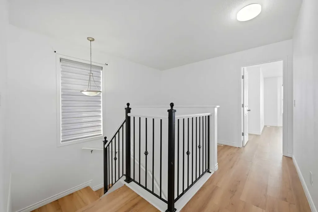 165 Saddlecrest Way NE Calgary AB T3J 5N1