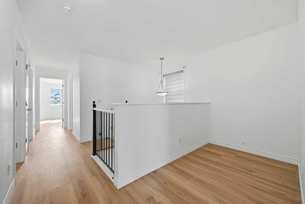 165 Saddlecrest Way NE Calgary AB T3J 5N1