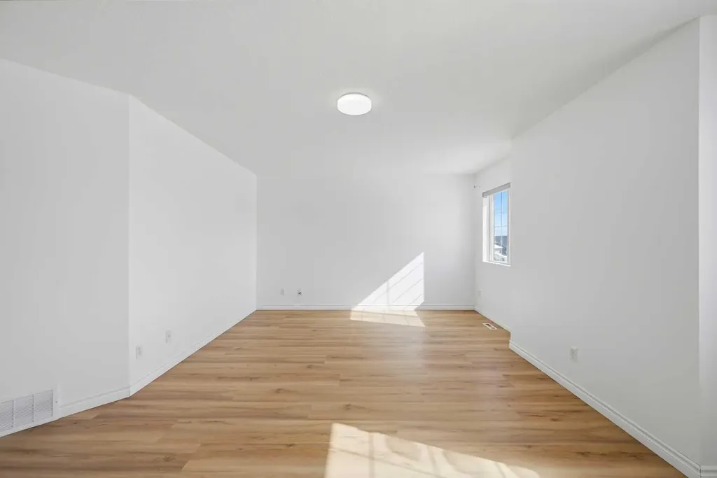 165 Saddlecrest Way NE Calgary AB T3J 5N1