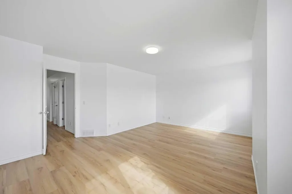 165 Saddlecrest Way NE Calgary AB T3J 5N1