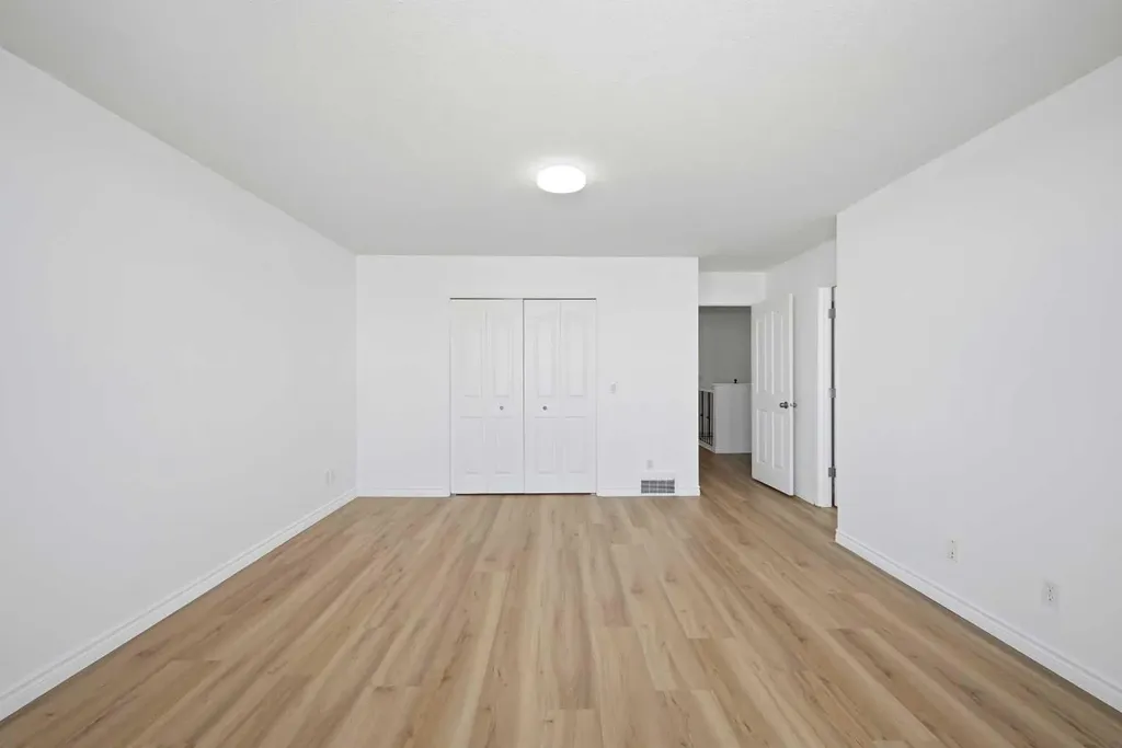 165 Saddlecrest Way NE Calgary AB T3J 5N1