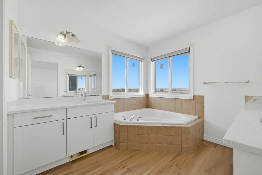 165 Saddlecrest Way NE Calgary AB T3J 5N1