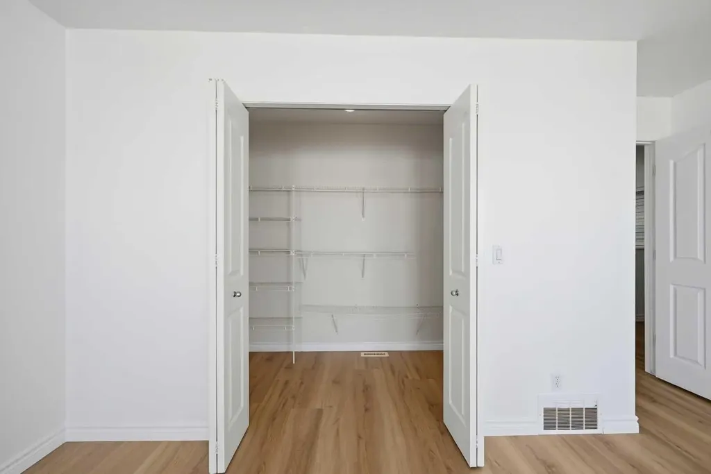 165 Saddlecrest Way NE Calgary AB T3J 5N1