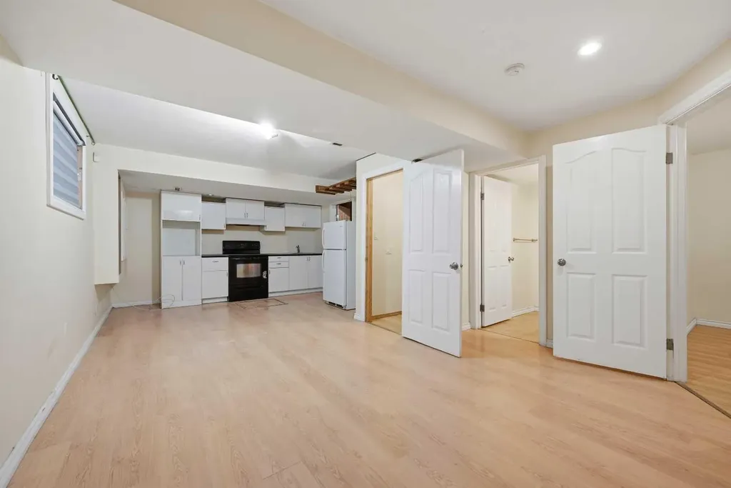 165 Saddlecrest Way NE Calgary AB T3J 5N1