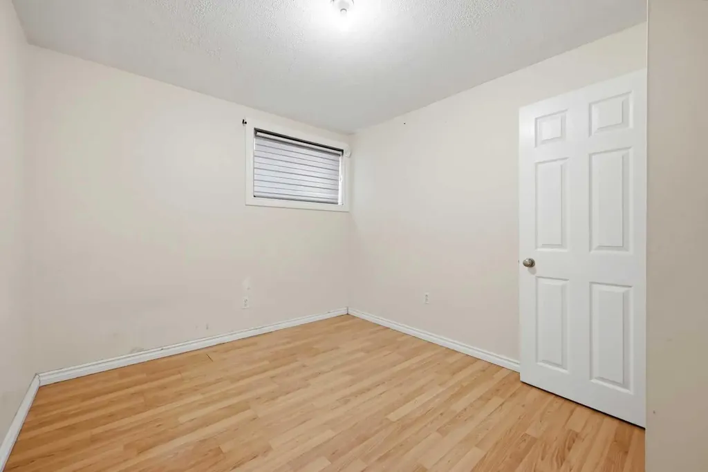 165 Saddlecrest Way NE Calgary AB T3J 5N1