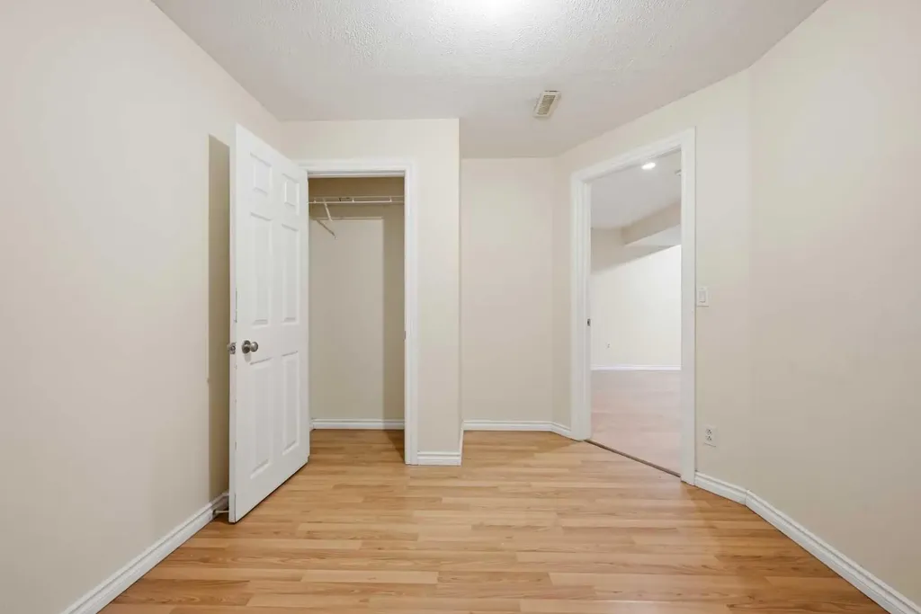 165 Saddlecrest Way NE Calgary AB T3J 5N1