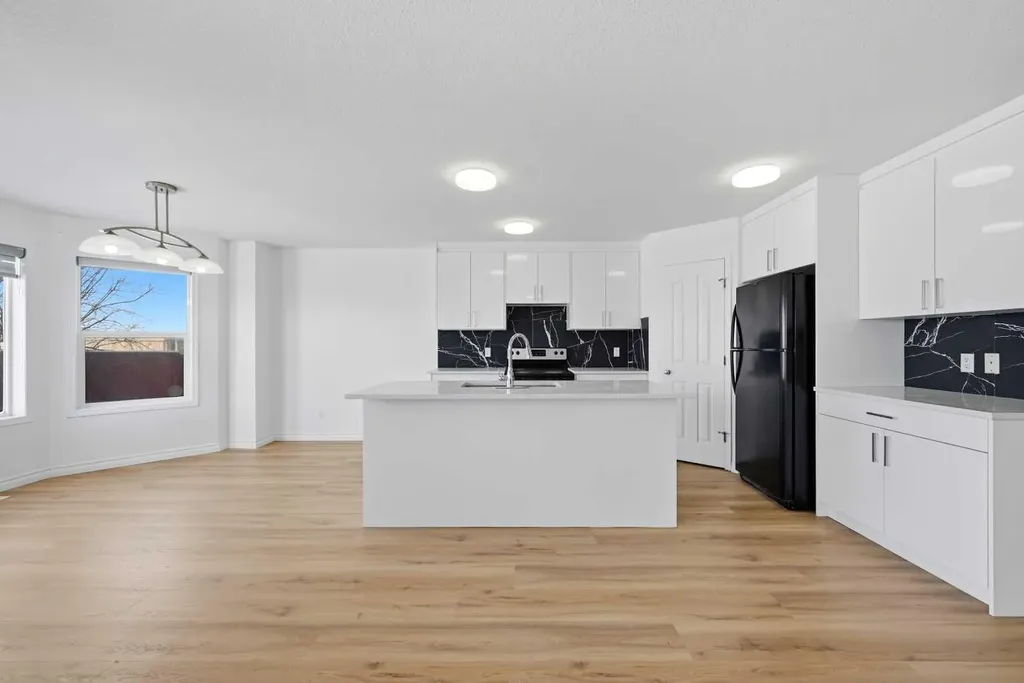 165 Saddlecrest Way NE Calgary AB T3J 5N1