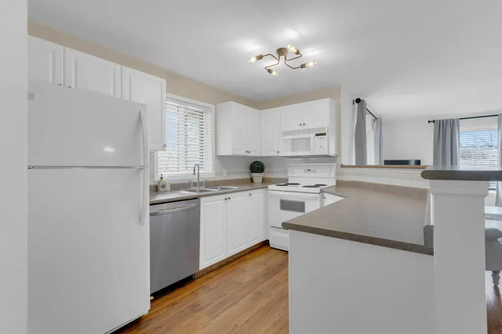 6000 Somervale Court SW Calgary AB T2Y4J4