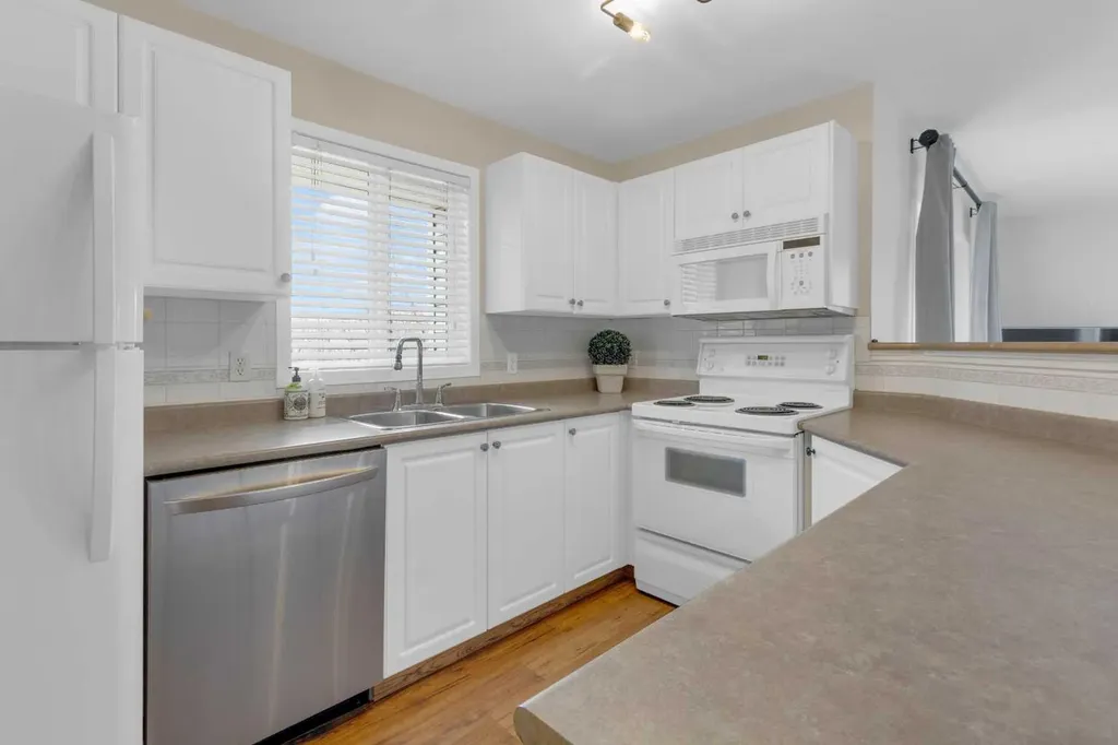 6000 Somervale Court SW Calgary AB T2Y4J4