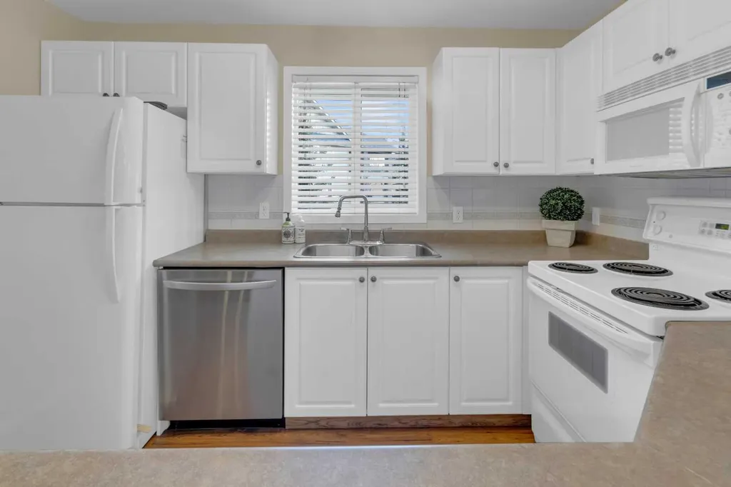 6000 Somervale Court SW Calgary AB T2Y4J4