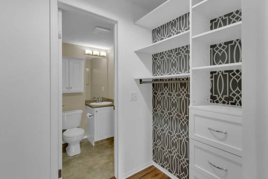 6000 Somervale Court SW Calgary AB T2Y4J4